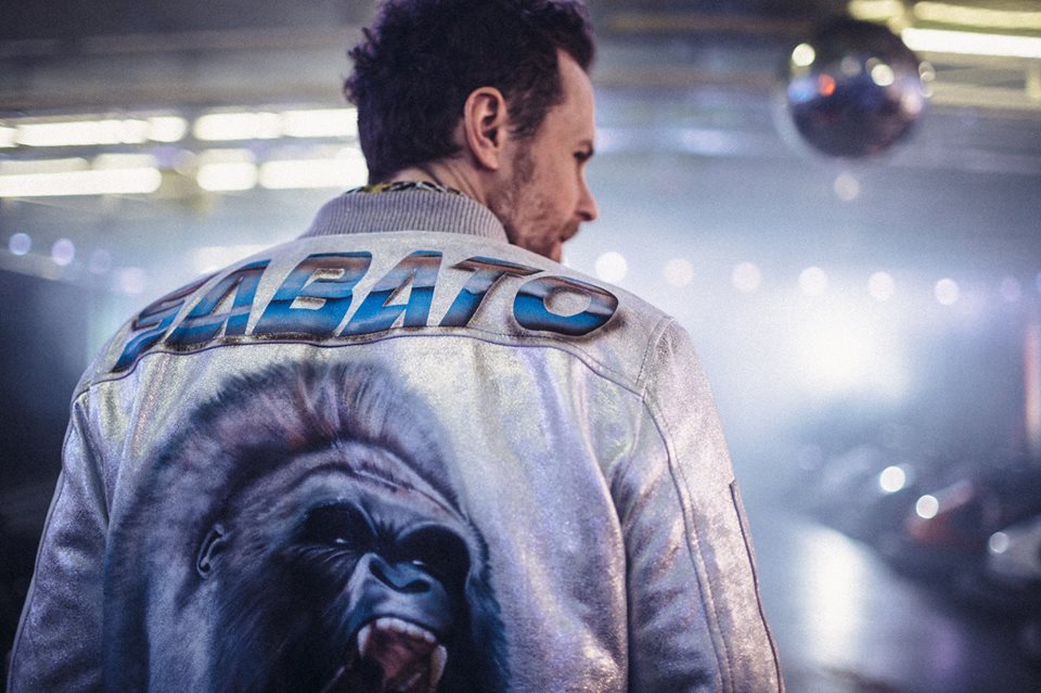 Jovanotti, nel nuovo singolo Sabato l'invito a viaggiare verso nuove galassie