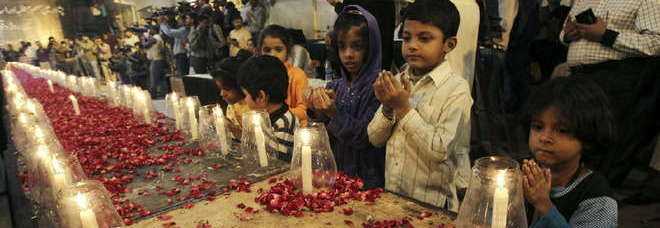 Pakistan, lutto nazionale dopo la strage di bambini nella scuola militare:"è il nostro 11 Settembre"