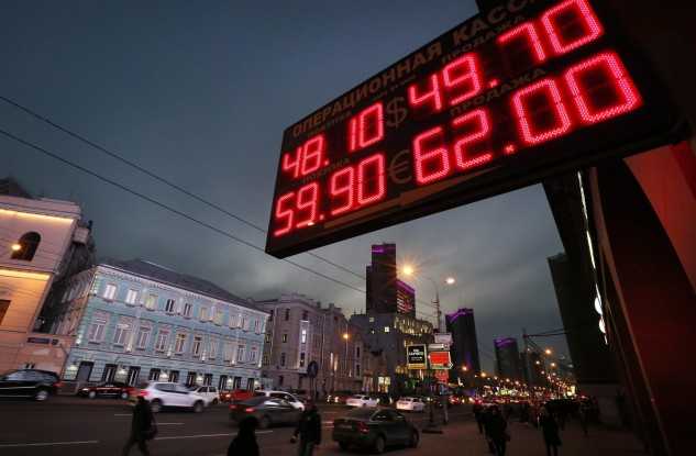 Borsa: caduta del rublo (100 sull'euro)