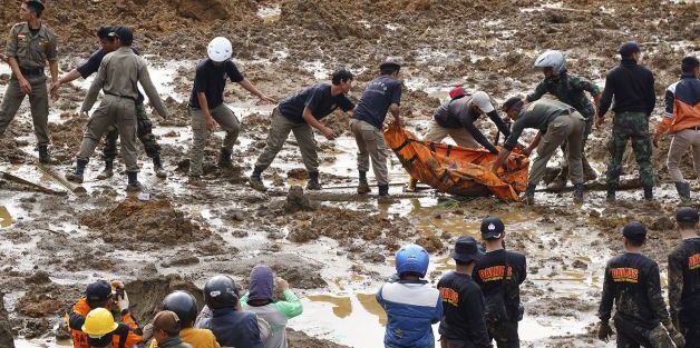 Giava: frana disastrosa causata dalla pioggia, almeno 12 morti e 100 dispersi