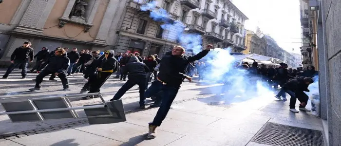 Torino, scontri tra manifestanti e forze dell'ordine