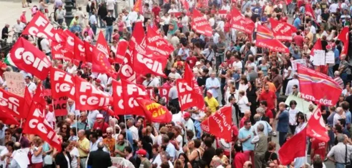 Sciopero generale: scontri fra manifestanti e forze dell'ordine  a Torino e Milano