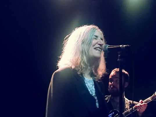Patti Smith in concerto al Duel Beat: la cantante rock emoziona il pubblico di Napoli