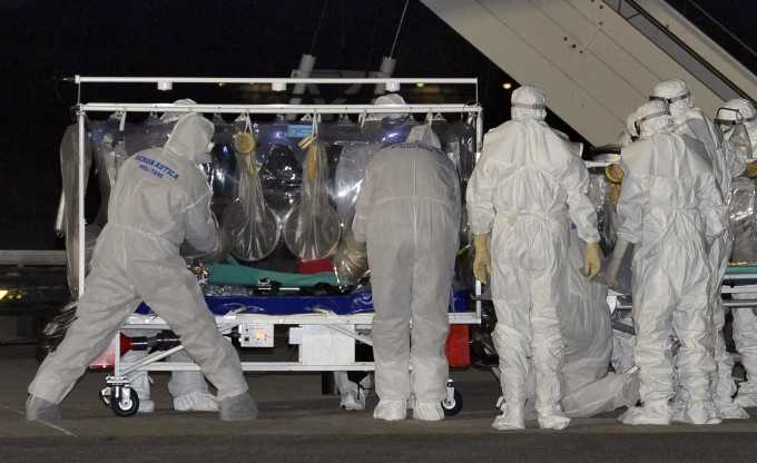 Ebola, peggiorate le condizioni del medico di Emergency: necessaria assistenza respiratoria