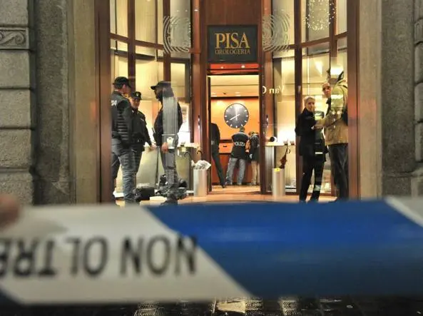Rapina alla gioielleria "Pisa": colpo da un milione di euro