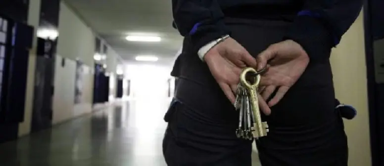 Rossano (CS), detenuto aggredisce un agente di polizia penitenziaria
