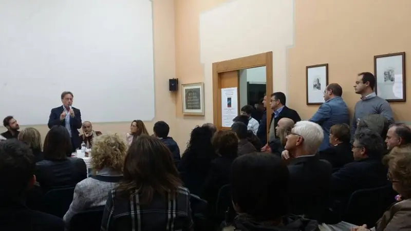 "Inchiostro rosso", conversazione con l'autore Giuseppe Petrarca: "Scrivere ci rende liberi"