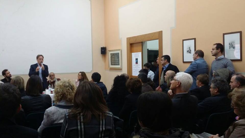 "Inchiostro rosso", conversazione con l'autore Giuseppe Petrarca: "Scrivere ci rende liberi"