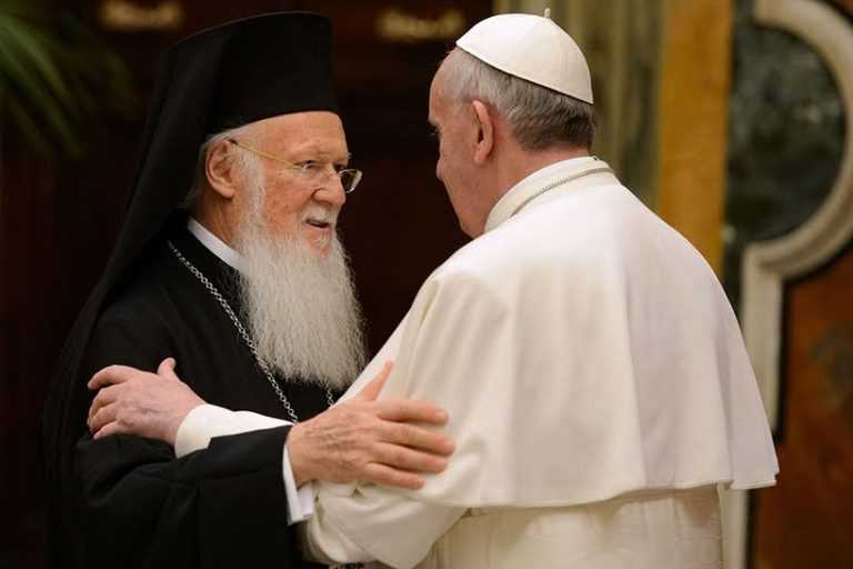 Papa Francesco in visita a  Istanbul. "La solidarietà di tutti i credenti"