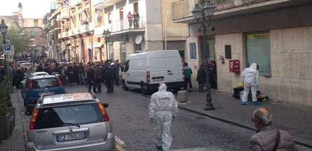 Pagani: rapina ad un portavalori, 3 feriti nel centro città