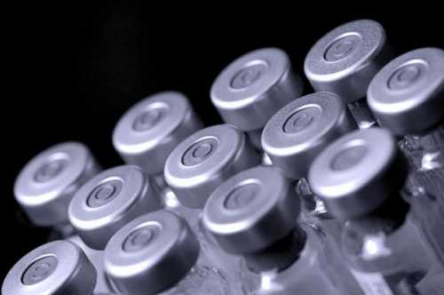 Influenza, tre morti sospette: l'Aifa blocca due lotti del vaccino Fluad