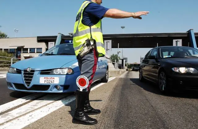Autostrada Lodi - Piacenza Nord, tentano rapina a furgone portavalori. Rapinatori in fuga