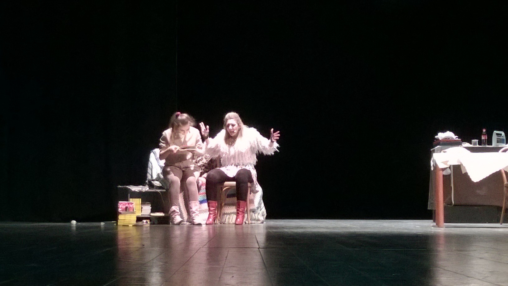 Giornata mondiale contro la violenza sulle donne, dal Politeama di Catanzaro giunge un forte "no"