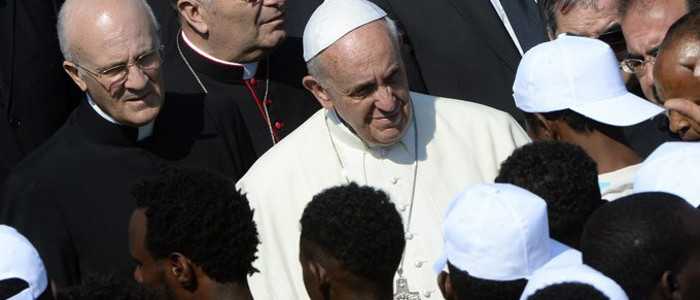 Immigrazione, il Papa: "La Chiesa è madre senza confini e senza frontiere"