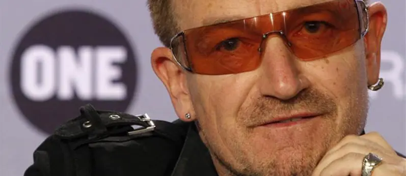 Il leader degli U2 Bono Vox cade dalla bici: dovrà subire un intervento