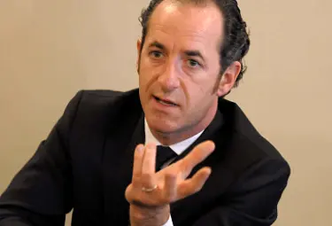 Zaia visita il Comelico piegato dalle frane: "Faremo la galleria"