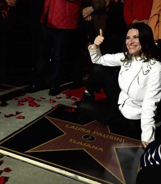 Laura Pausini riceve le chiavi della città di Tijuana inaugurando la Walk of Fame