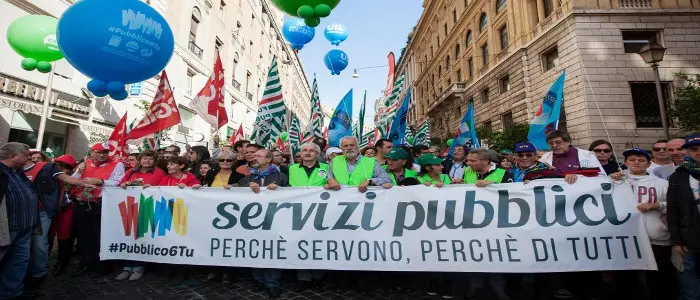 #Pubblico6tu la protesta a Roma di Cgil, Cisl e Uil