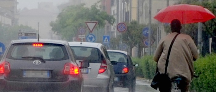 Allerta meteo in mezza Italia. Scuole chiuse a Roma e provincia.