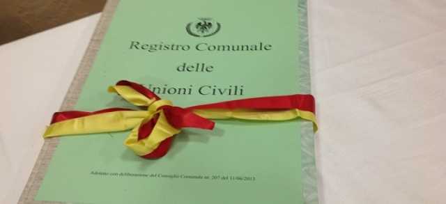 Registri delle unioni civili: Roma non cancella, ma neanche trascrive
