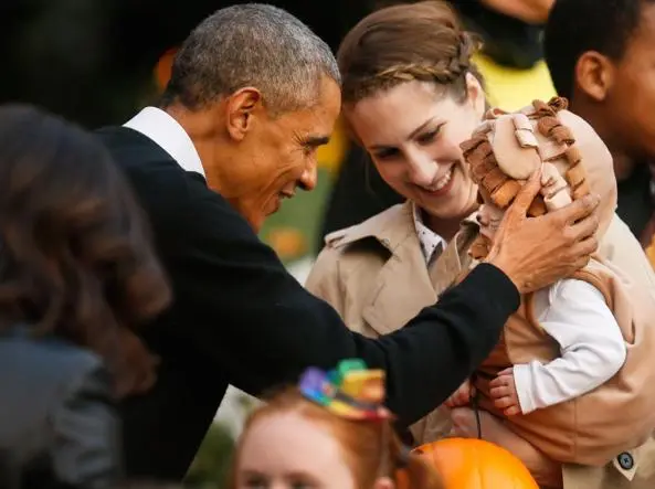 Elezioni midterm, Obama: «Basta donne pagate meno degli uomini»