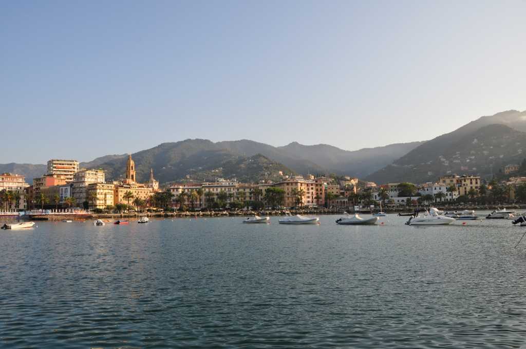 Rapallo, anziana signora cade in mare: soccorsa da un turista francese