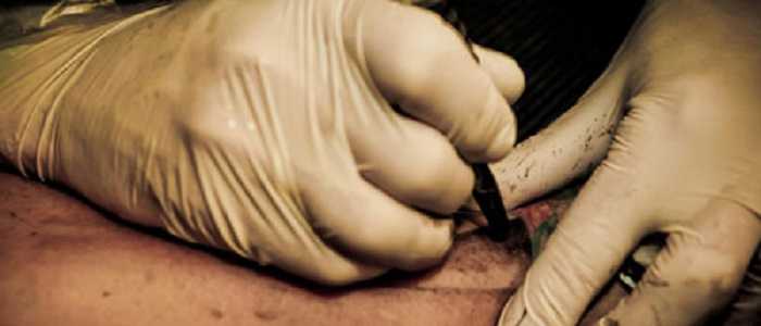 Torino, tatuatori nel mirino. Pericolo inchiostro tossico