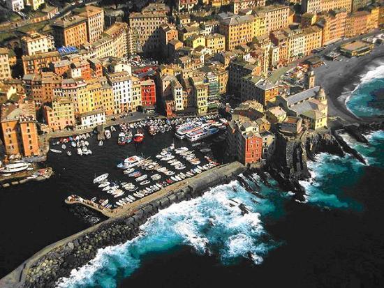 Camogli, lavori in corso al porto per rafforzarne la protezione