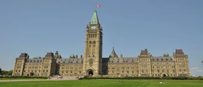 Ottawa: spari vicino al Parlamento