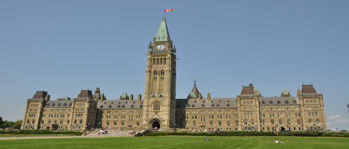 Ottawa: spari vicino al Parlamento