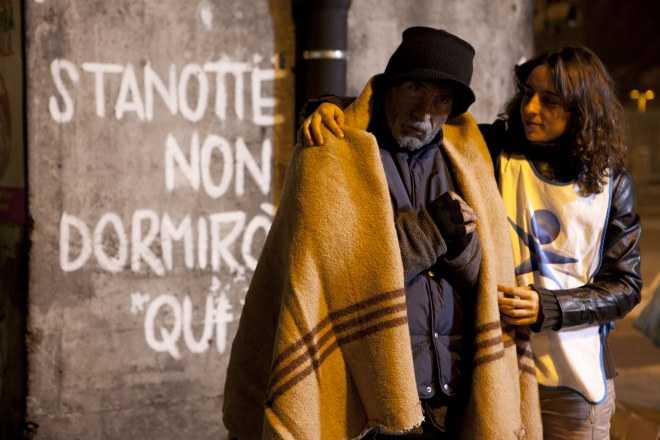 Sacchi a pelo, coperte e giubbotti: a Milano al via la raccolta per i senzatetto