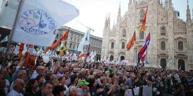 Lega e Casa Pound in piazza contro l'immigrazione. Salvini: «Sospendere Schengen»