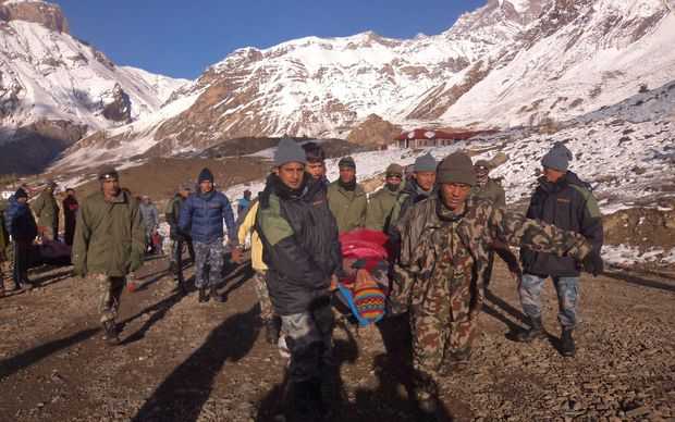 Nepal, tempesta di neve: 24 morti e 100 dispersi. Quattro gli italiani bloccati in un campo base