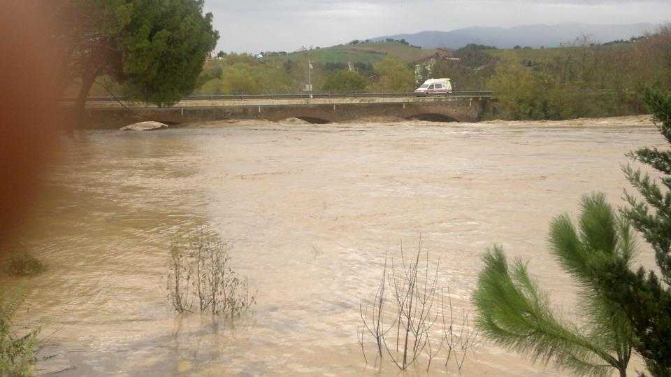 Maltempo in Maremma, esonda il torrente Elsa: due morti e case sfollate
