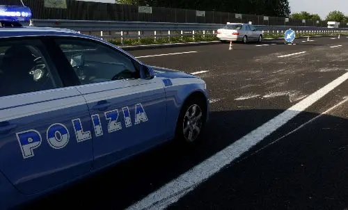 Scende da auto per incidente e viene travolto in tangenziale