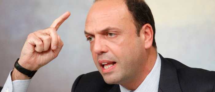 Alfano interviene a Bari: "I clan potrebbero avere esplosivi"