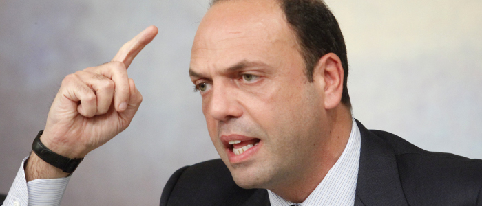 Alfano interviene a Bari: "I clan potrebbero avere esplosivi"