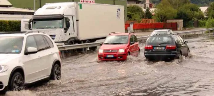 Maltempo: nubifragi e smottamenti anche in Lombardia