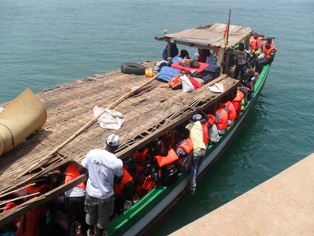 Naufragio lungo le coste della Guinea, nove morti e decine di dispersi