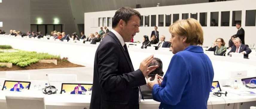 Ue, Renzi: "Deficit sarà al 2,9%". Merkel fiduciosa: "Bene Italia sul lavoro"