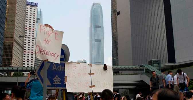 Occupy Central: si svuotano le strade di Hong Kong. I leader della protesta tentano il dialogo