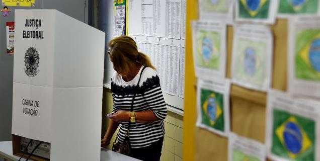 Il Brasile alle urne, i sondaggi danno la Rousseff favorita