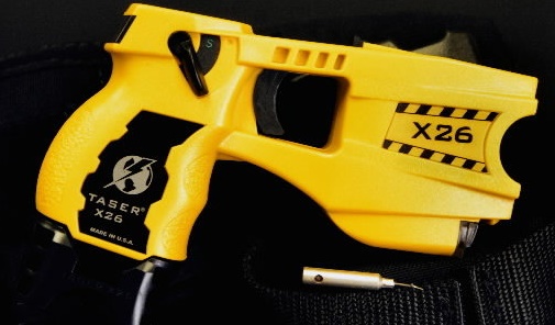 Arriva il primo "ok" per consentire alla Polizia l'utilizzo del Taser