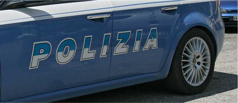 Monza, poliziotto aggredito da vandalo spara due colpi e lo ferisce