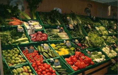 Asp Catanzaro: avviata la battaglia contro l'esposizione inadeguata di frutta e verdura