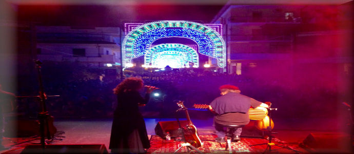 Grande successo per Bennato a Pianopoli - Stasera Amii Stewart