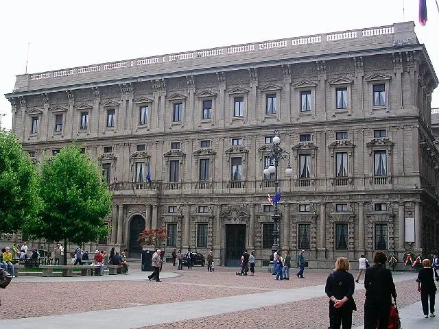 Allarme bomba: evacuato il Comune di Milano