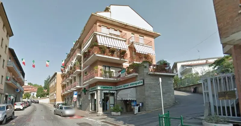 Pino Torinese (To): 42enne si butta dal terzo piano di un palazzo. Soccorsa in condizioni disperate