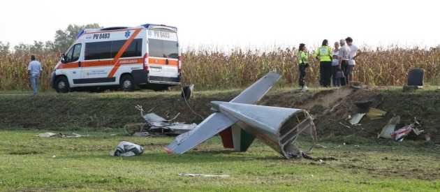 Precipita velivolo a Vigevano: muoiono pilota e spettatore