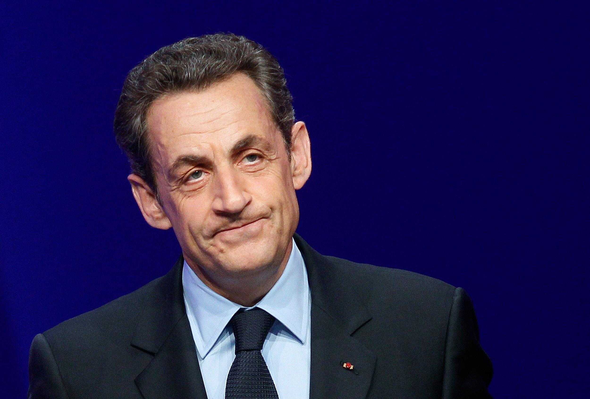 Sarkozy annuncia su Facebook il ritorno in politica: "Mi candido a Presidente dell'Ump"
